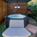 Dom wakacyjny Sejour Bien Etre Pour Couple Avec Privatif & Piscine Chauffee Alzonne